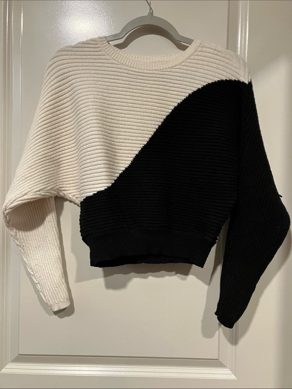 Express Black & Cream Diagonal Colorblock Ribbed Crewneck Sweater